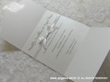 bijela pozivnica za vjenčanje s bijelom mašnom i tiskom
