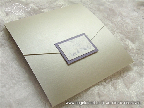 bijela pozivnica za vjenčanje s ljubičastim detaljima