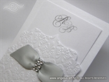 bijela pozivnica za vjencanje sa srebrnom trakom 5550