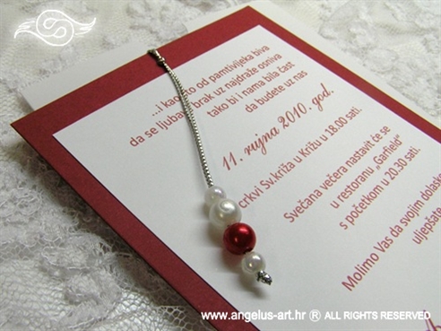 bordo crvena pozivnica s perlicama na izvlačenje