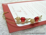 crvena bordo pozivnica za vjenčanje s perlicama na izvlačenje