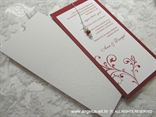 crvena pozivnica s tiskom i perlicama u etui kuverti