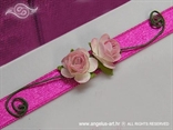 detalj zahvalnice ružičaste ruže na ciklama satenskoj traci