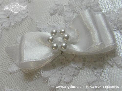kitica za rever ili narukvica za vjenčanje bijela s perlicama