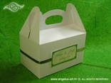kutija za kolače na vjenčanju sa zelenom dekoracijom