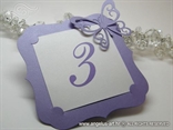 ljubicasti broj stola za svadbenu svecanost lilac frame