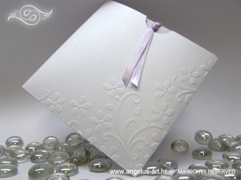 pozivnica za vjencanje u bijeloj etui omotnici s lila satenskom trakicom