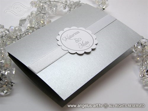 srebrna pozivnica za vjenčanje na rasklapanje s kartončićem