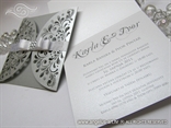 srebrna pozivnica za vjencanje s urezanim detaljima