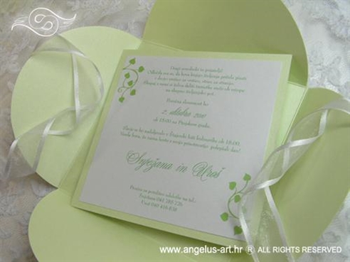 zelena pozivnica za vjencanje u perlastoj omotnici s organdij trakom