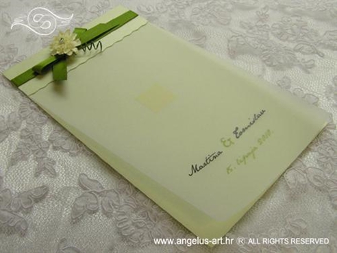 zelena zahvalnica za vjenčanje sa zelenom mašnom i cvijetom